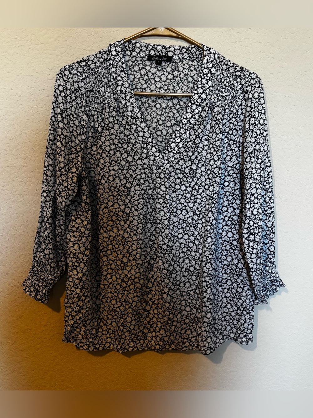 Soivee Womens Blue White Floral Quarter Sleeve V-Neck Blouse Size Small